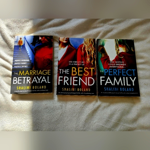 Source Unknown Book Set with Blue, Red, Yellow Covers - Picture 1 of 5